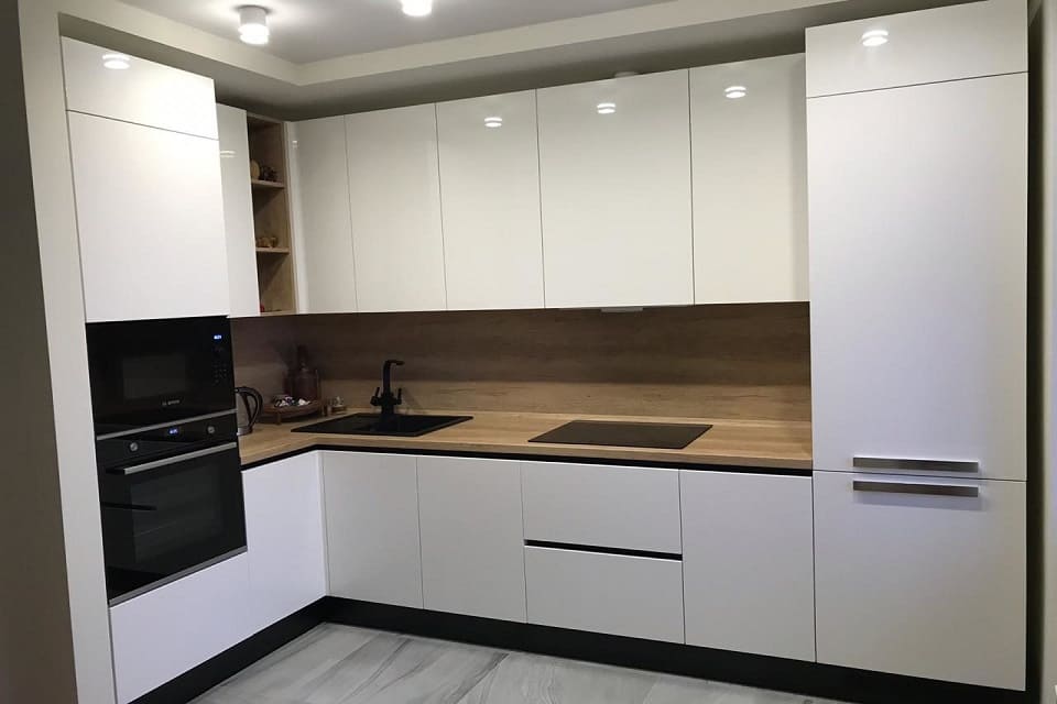 кухня белая угловая