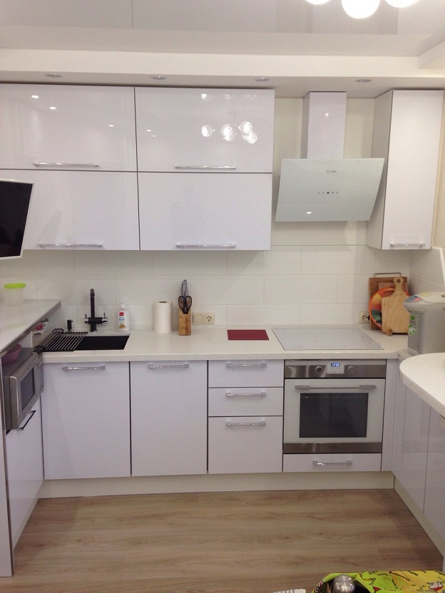 Белая кухня супер глянец